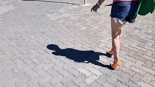 La mia zoccola passeggia a Cap d'Agde