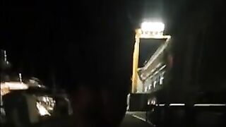 Moglie troia cammina seminuda di notte