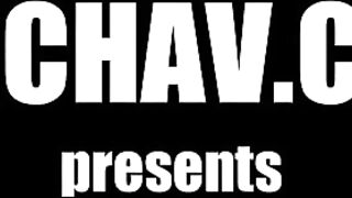 Il puttaniere cattura una giovane troietta esibizionista