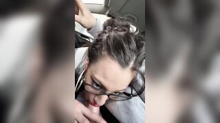 Fidanzata spompa in auto