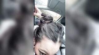 Fidanzata spompa in auto