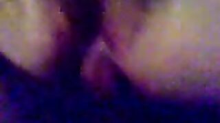 Eva si masturba con il cazzo in culo