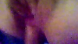 Eva si masturba con il cazzo in culo