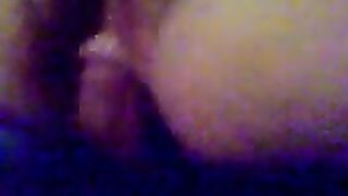 Eva si masturba con il cazzo in culo