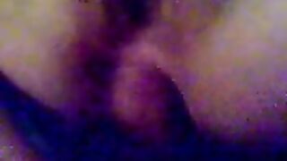 Eva si masturba con il cazzo in culo