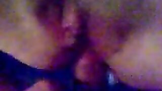 Eva si masturba con il cazzo in culo