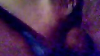 Eva si masturba con il cazzo in culo