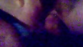 Eva si masturba con il cazzo in culo