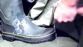 Anteprima del video: LATTE DI COGLIONI APPENA MUNTO