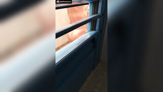 Altra parente spiata in doccia