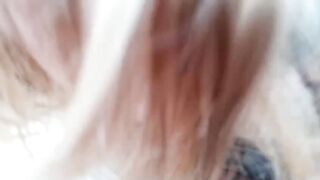 Ciucciata di cazzo in piazzola di Sosta