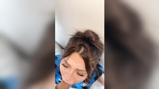 Brunetta italiana prende un cazzo fino in gola