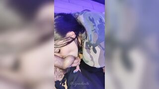 Agnese accarezza un cazzo duro