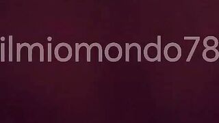 La mia troia lo prende in culo