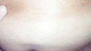 La mia troia lo prende in culo