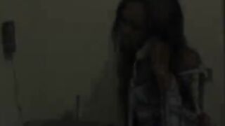 Puttana nera paga l' affitto in natura