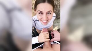 TUrista straniera succhia il cazzo all'amico in Italia