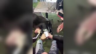 FA LA TROIA CON GLI AMICI IN DISCOTECA