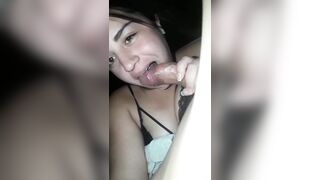 Ragazza 2005 succhia il suo cazzo e beve la sborra