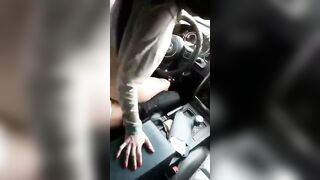 Scopa la zoccola al volante della sua auto