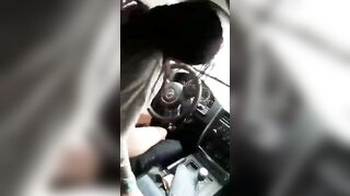 Scopa la zoccola al volante della sua auto