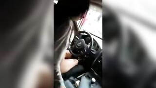 Scopa la zoccola al volante della sua auto