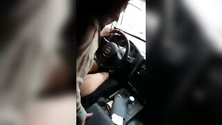 Scopa la zoccola al volante della sua auto