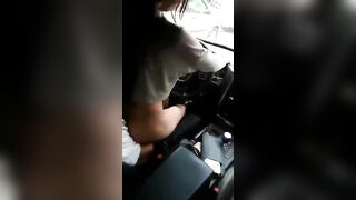 Scopa la zoccola al volante della sua auto