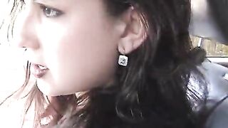 La giovane bella zoccoletta cattura il puttaniere