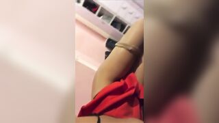 TELO DICO CON LE TETTE DI FUORI COSI TI INCAZZI DI MENO !