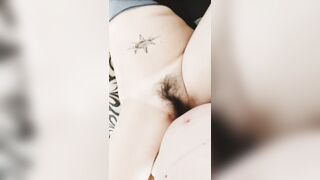 moglie in posizione di missionario dal punto di vista in prima persona