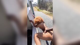 Negretta scopata dalla finestra