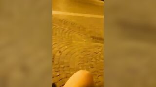 Masturbazione in piazza per la mia puttana