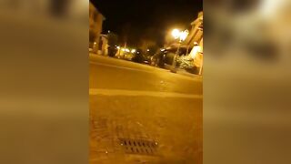 Masturbazione in piazza per la mia puttana