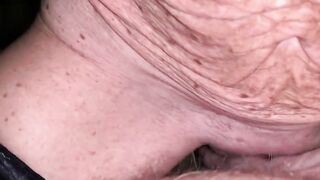 Nonna zoccola spompina e poi cavalca infoiata