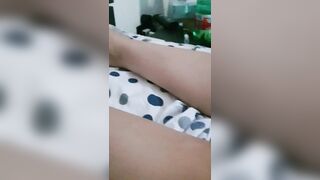 Spia la maiala di sua moglie che dorme tutta nuda