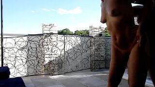 Le di coppia matura scopata sul terrazzo