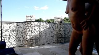 Le di coppia matura scopata sul terrazzo