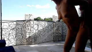 Le di coppia matura scopata sul terrazzo