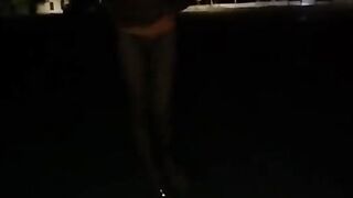 Fa prendere aria alla sua passerotta