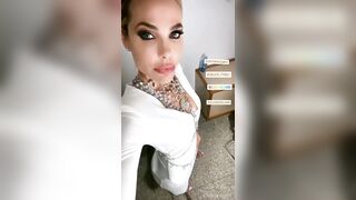 Anteprima del video: Ilary Blasi Outfit sull' Isola Famosi