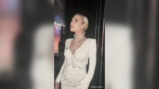 Ilary Blasi Outfit sull' Isola Famosi