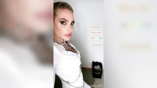 Ilary Blasi Outfit sull' Isola Famosi