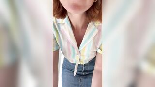 Monica accaldata e vogliosa