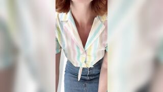 Monica accaldata e vogliosa