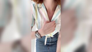 Monica accaldata e vogliosa