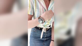 Monica accaldata e vogliosa