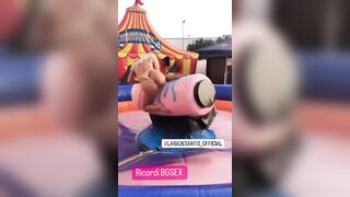 Lara De Santis gioca con un bel cazzone finto