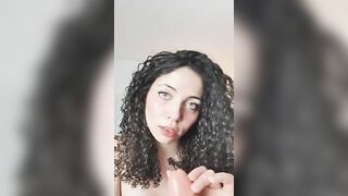 GURDA COME TI SUCCHIO L'UCCELLO AMORE !