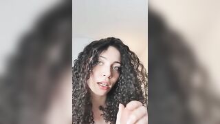 GURDA COME TI SUCCHIO L'UCCELLO AMORE !